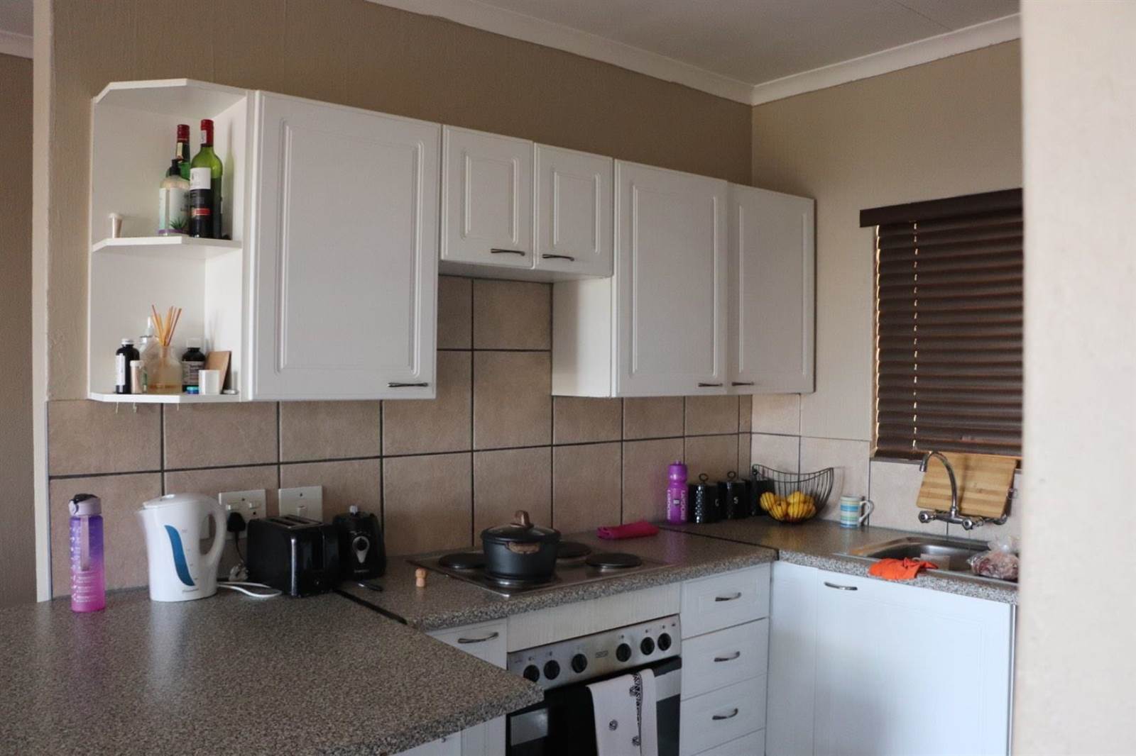 2 Bed Apartment in Constantia Kloof photo number 5