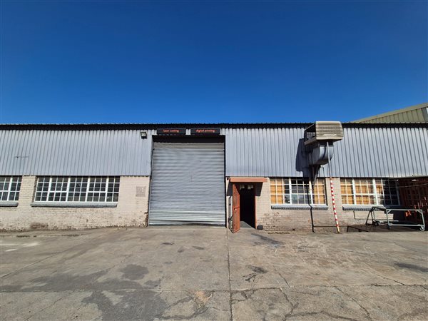 782  m² Industrial space