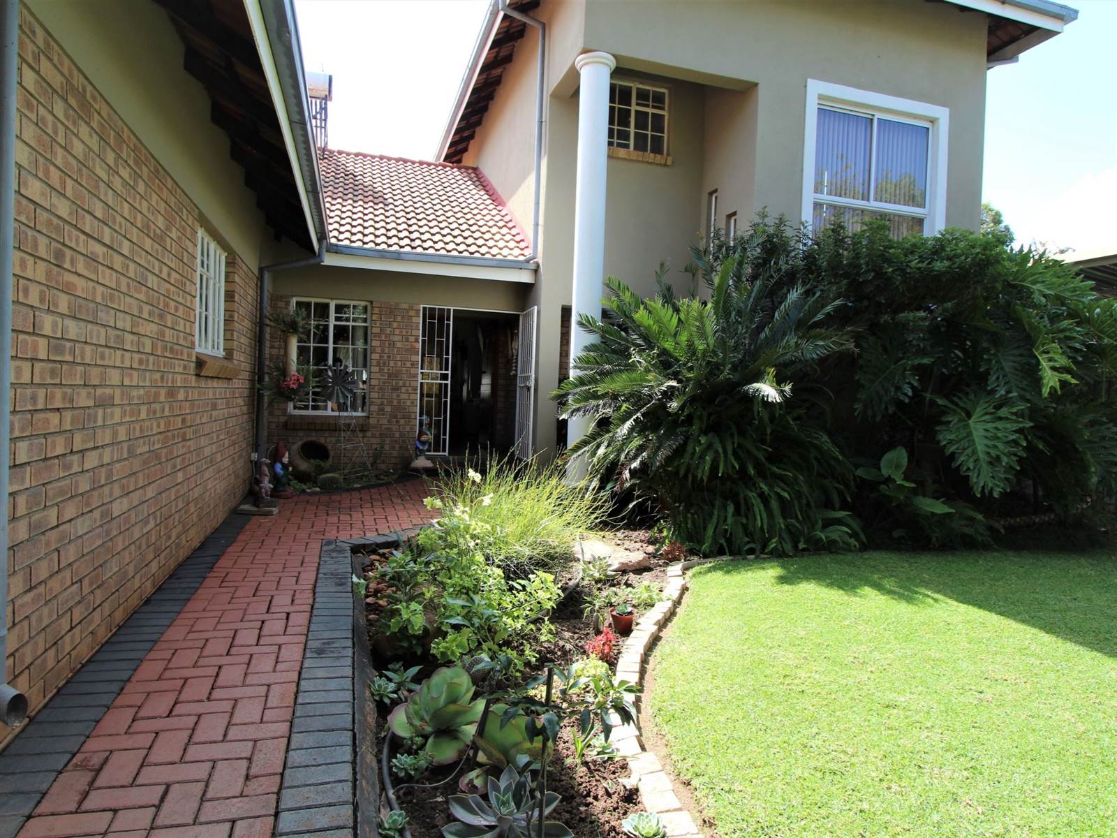 3 Bed House in Modimole (Nylstroom) photo number 1