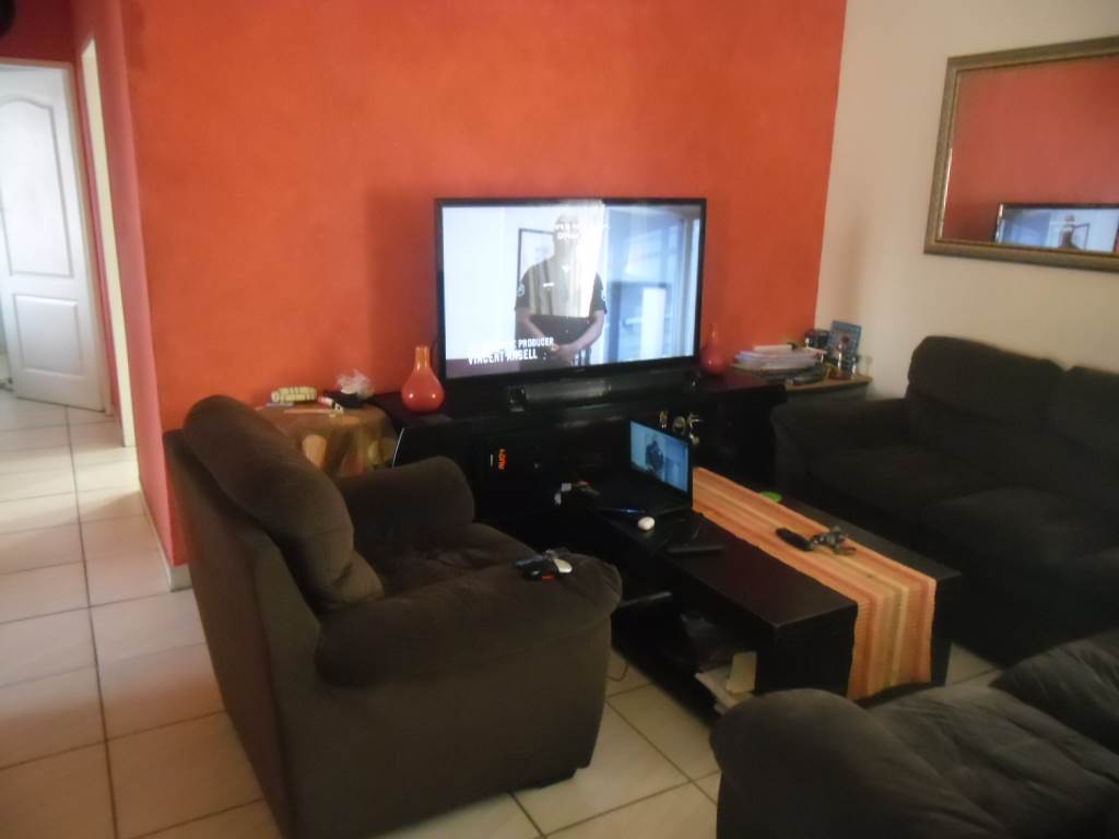 3 Bed Apartment in Grobler Park photo number 5