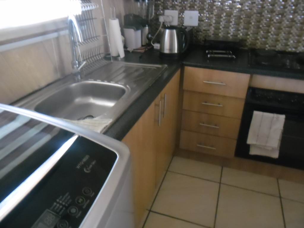 3 Bed Apartment in Grobler Park photo number 13