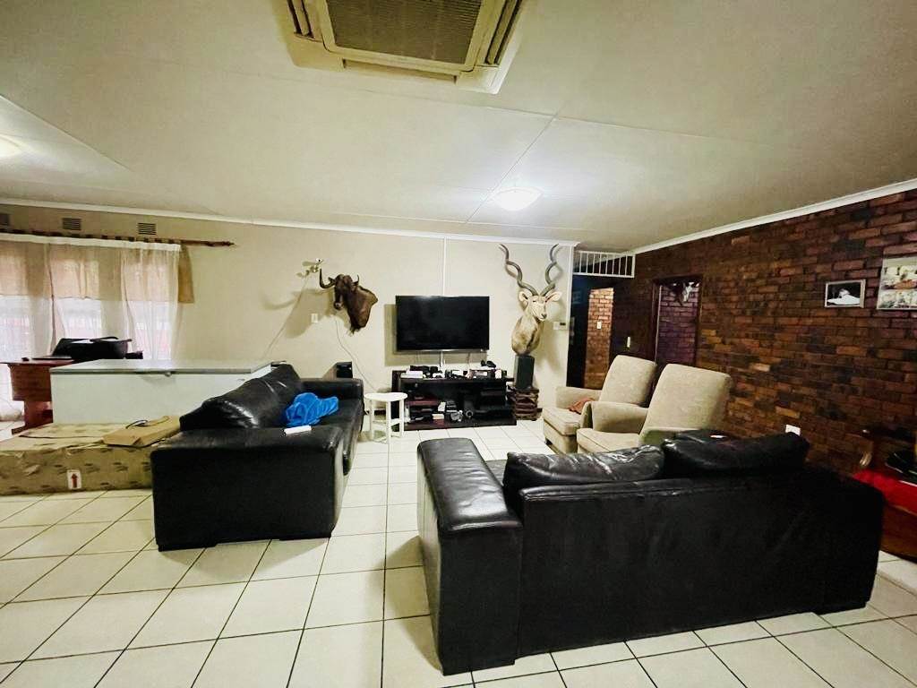 4 Bed House in Pongola photo number 2
