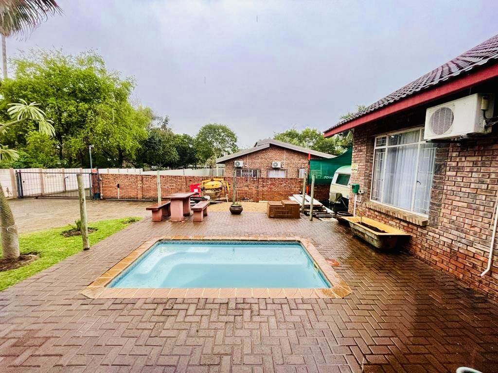 4 Bed House in Pongola photo number 3
