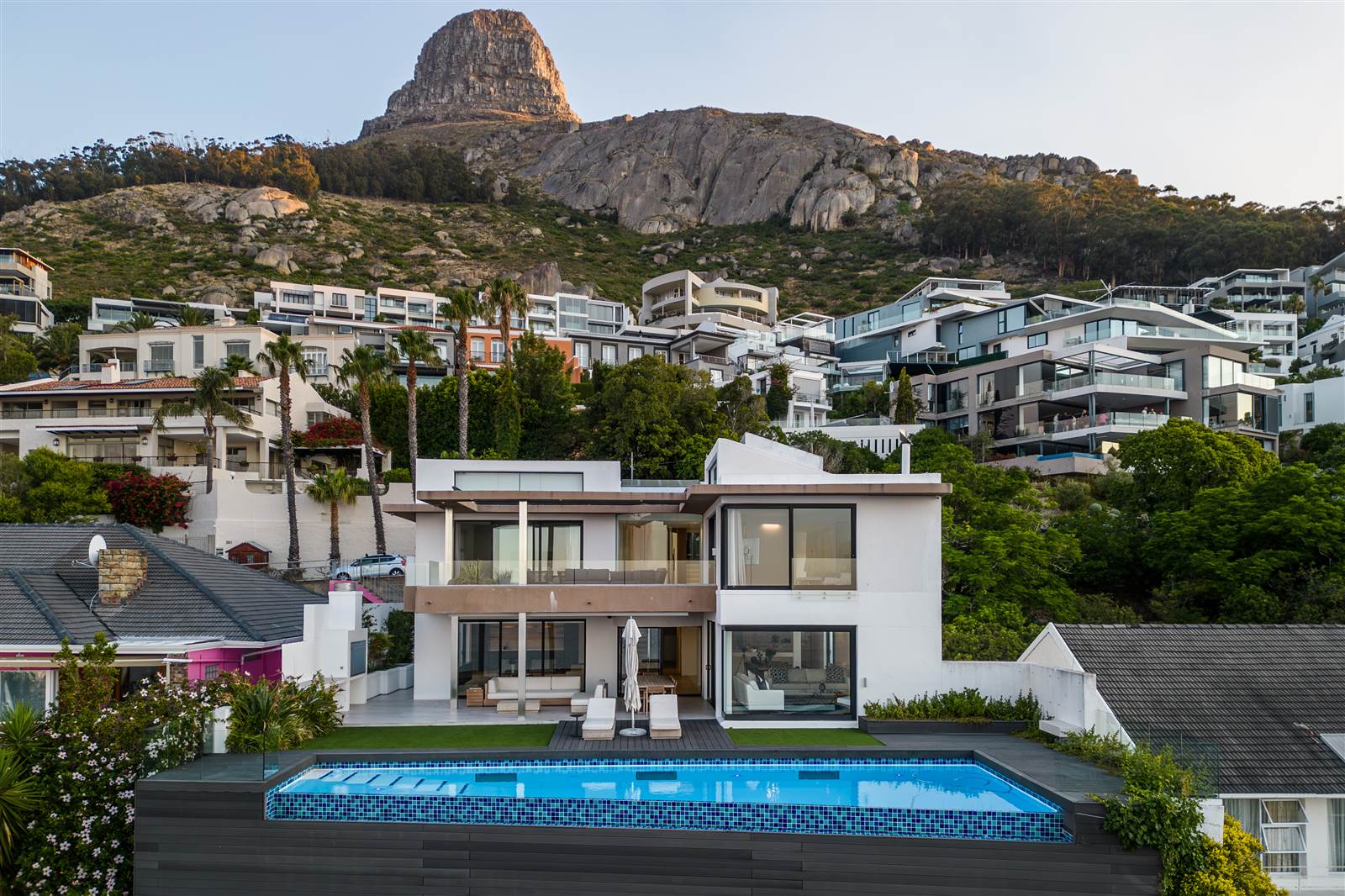 4 Bed House in Fresnaye photo number 3
