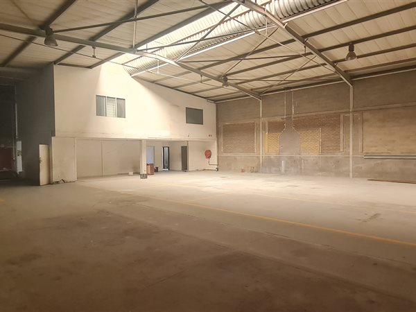 1040  m² Industrial space in Louwlardia
