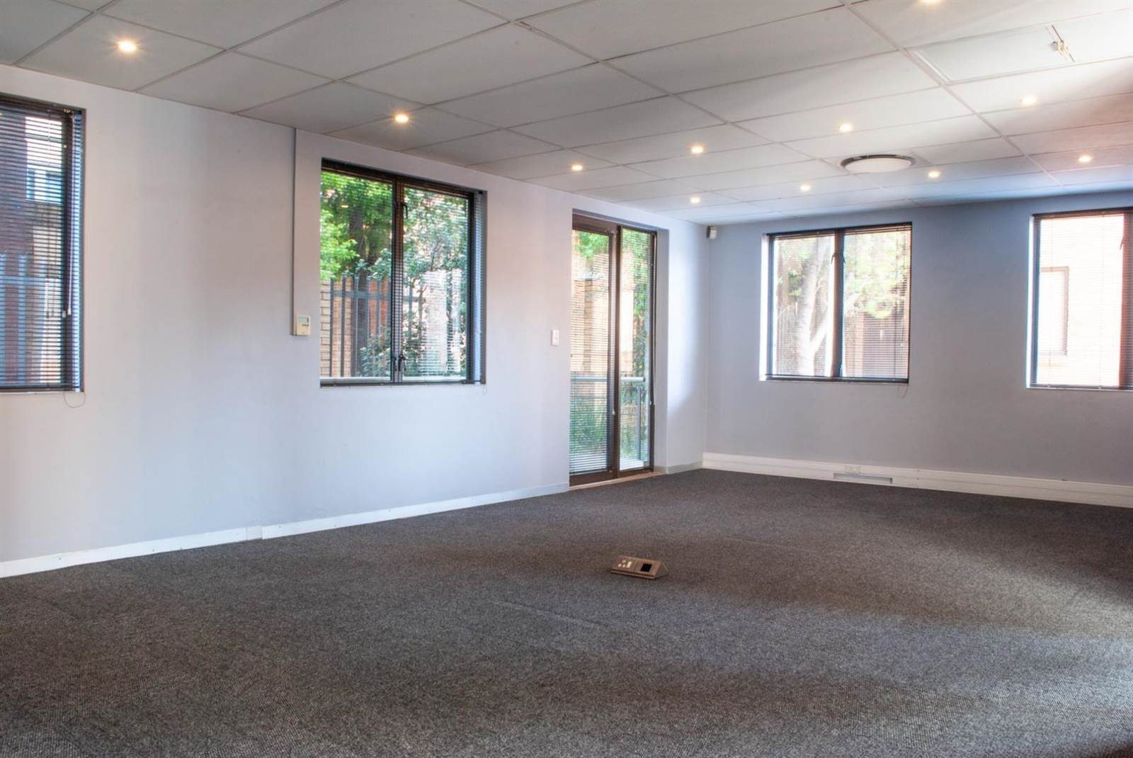 711  m² Commercial space in Midridge Park photo number 5