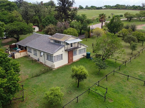 2.4 ha Smallholding 2.4 ha Smallholding