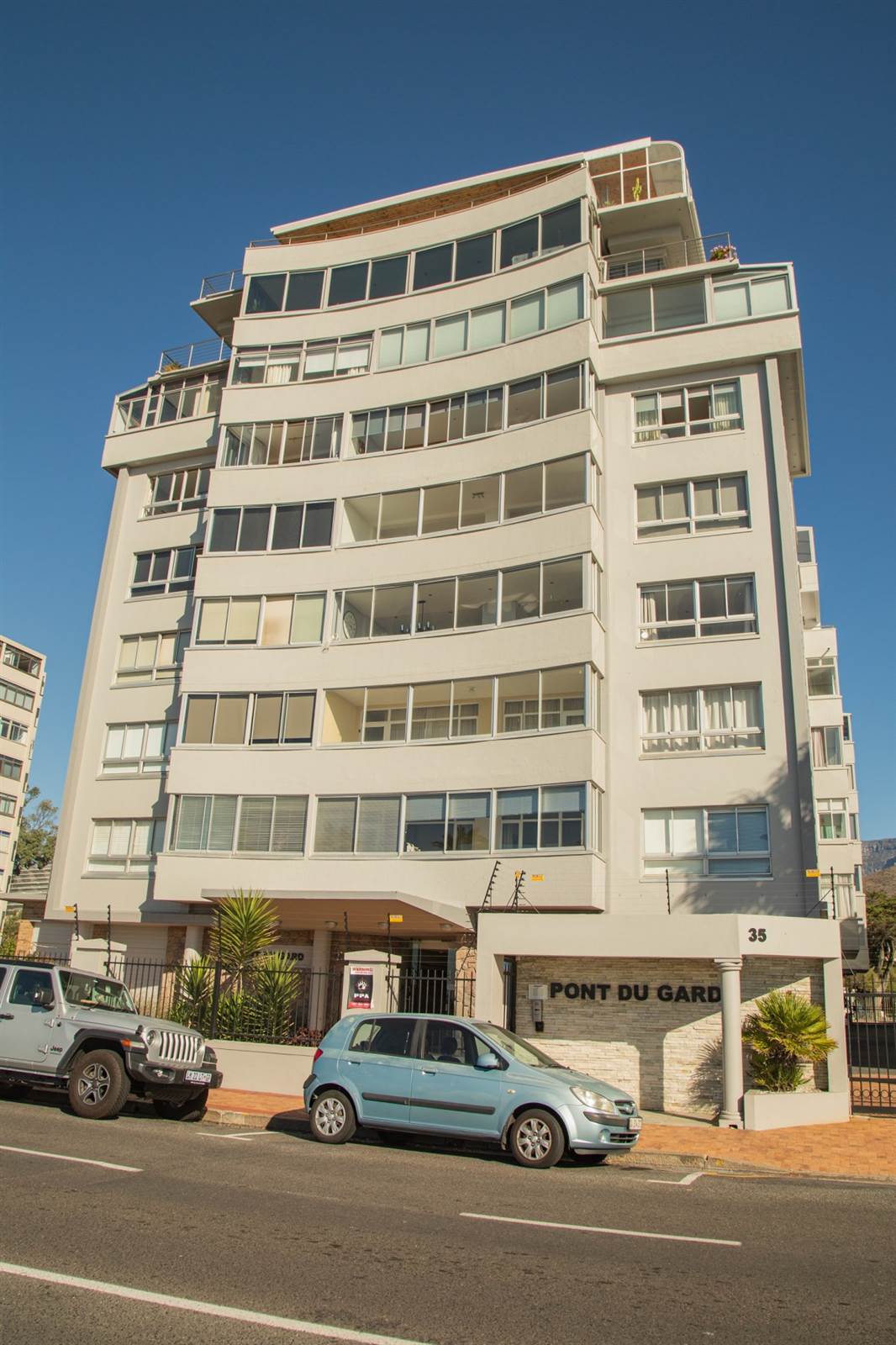 2 Bed Apartment in Mouille Point photo number 14