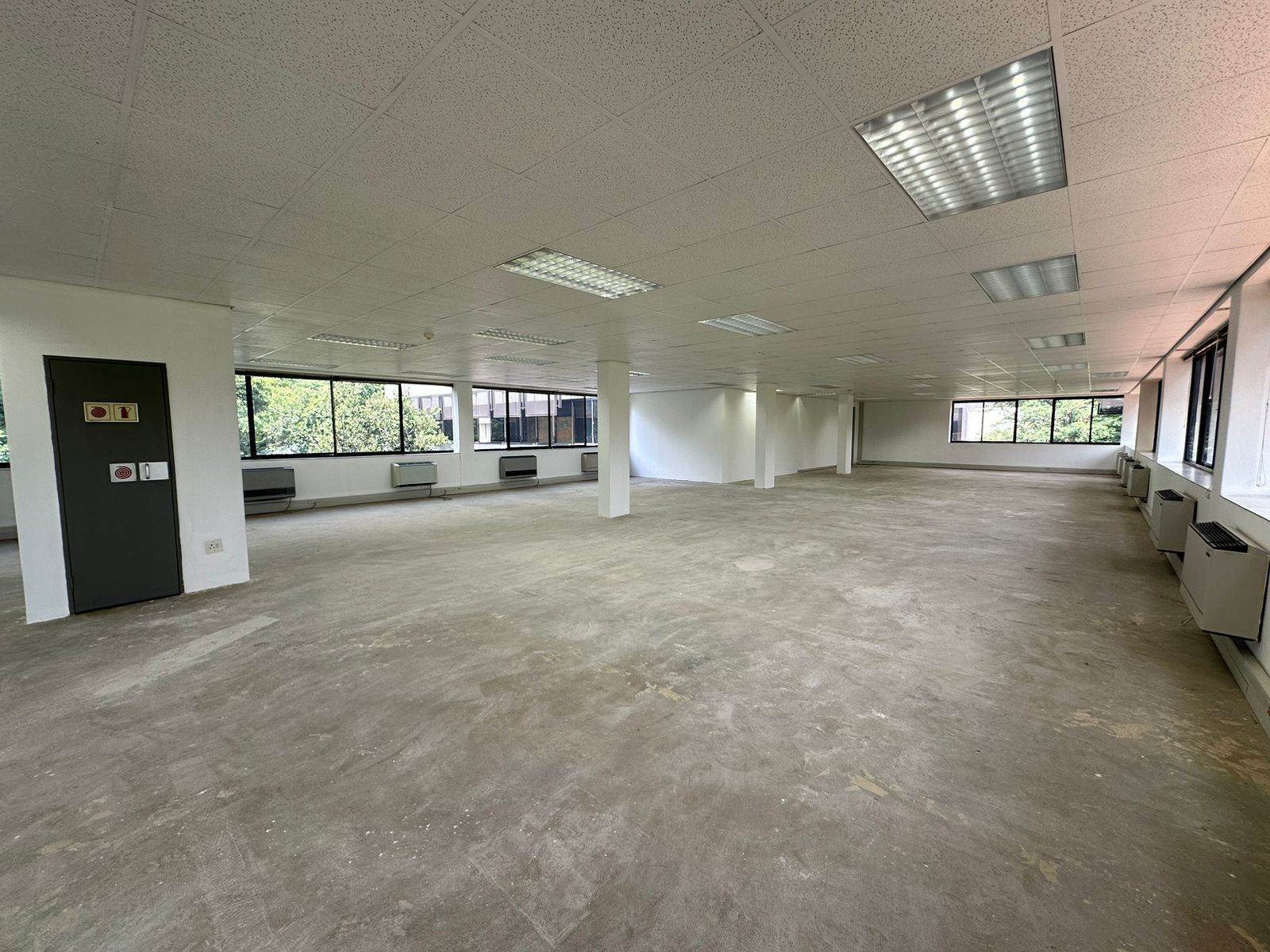 395  m² Commercial space in Woodmead photo number 2