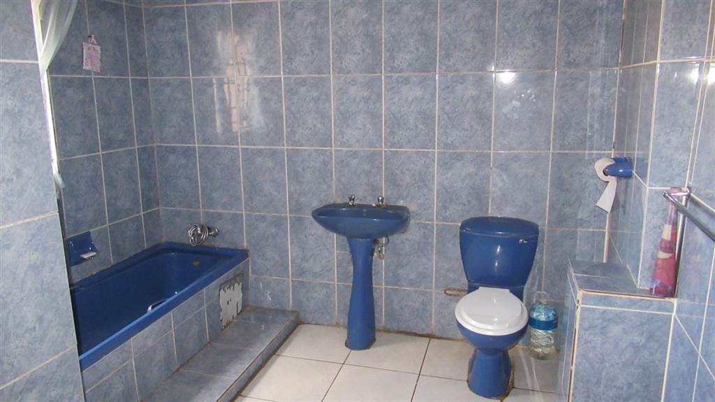 3 Bed House in Randfontein Central photo number 11
