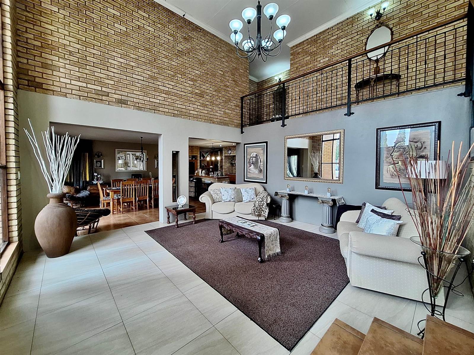 8 Bed House in Grootfontein Estate photo number 6
