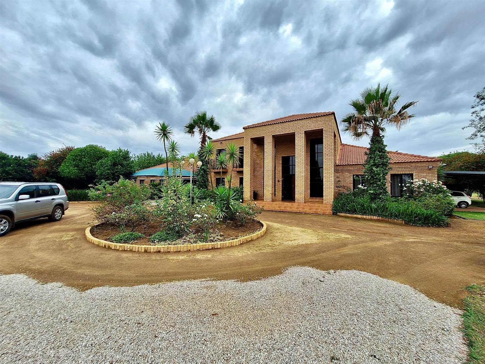 8 Bed House in Grootfontein Estate photo number 3