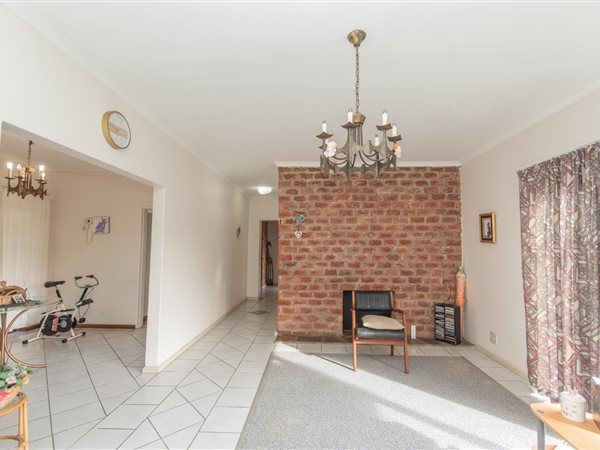 4 Bedroom House 4 Bedroom House