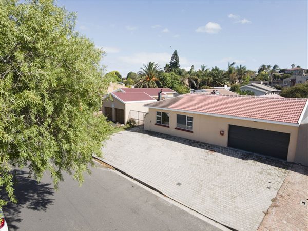 4 Bed House in Morgenster
