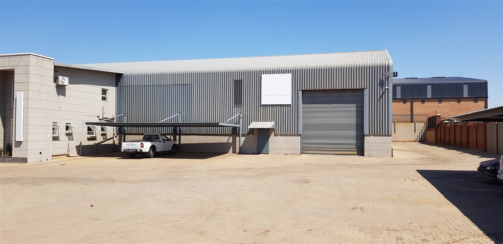750  m² Industrial space in Monavoni photo number 2