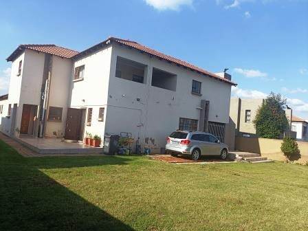 4 Bed House in Olievenhoutbos photo number 24
