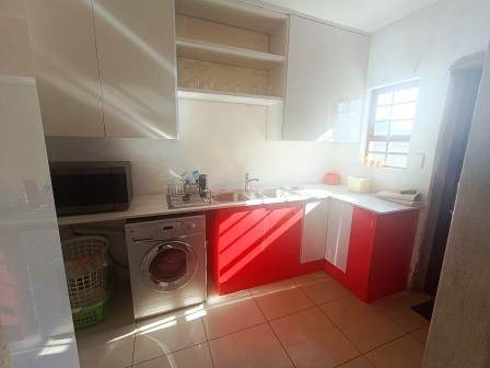 4 Bed House in Olievenhoutbos photo number 3