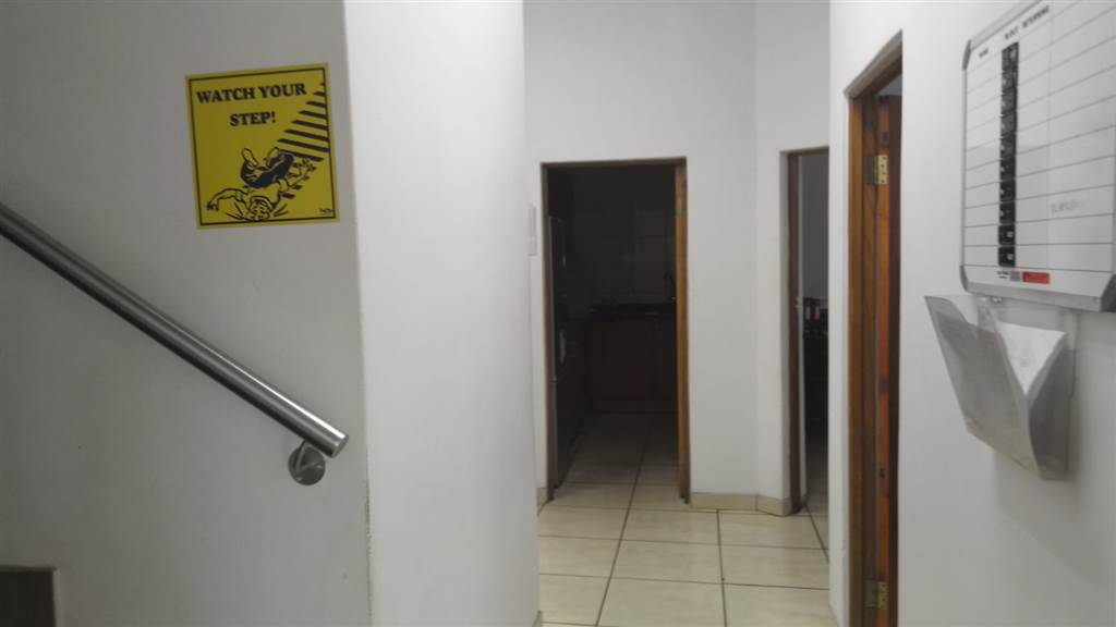 1000  m² Office Space in Witbank Central photo number 18
