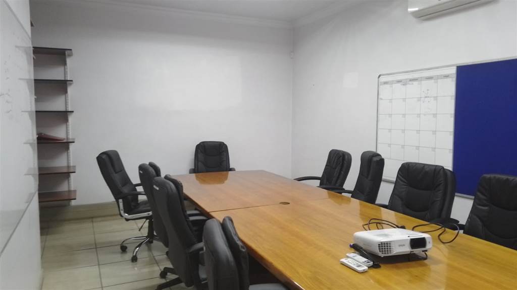 1000  m² Office Space in Witbank Central photo number 9