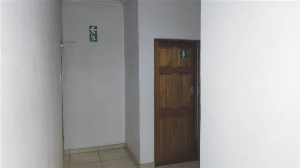 1000  m² Office Space in Witbank Central photo number 13