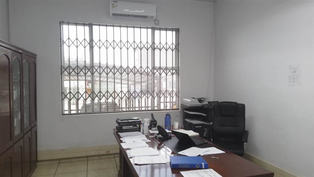 1000  m² Office Space in Witbank Central photo number 16