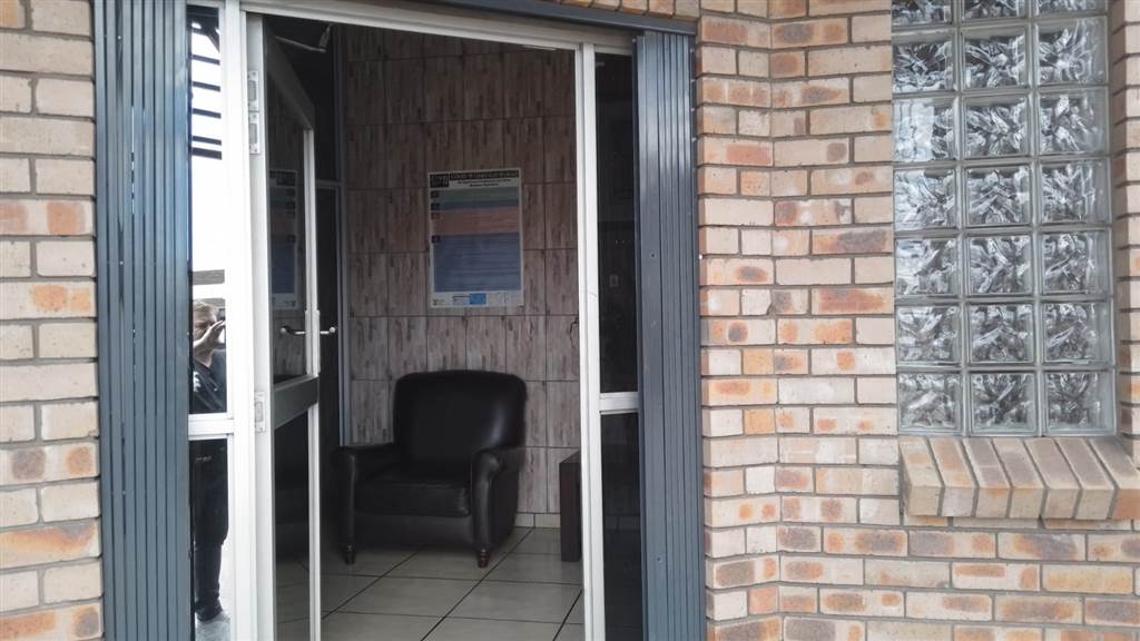 1000  m² Office Space in Witbank Central photo number 4