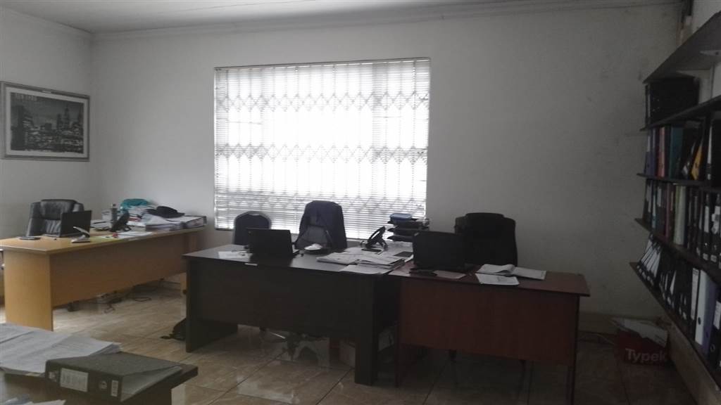 1000  m² Office Space in Witbank Central photo number 19