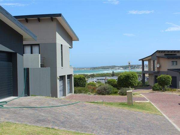 789 m² Land available in Stilbaai