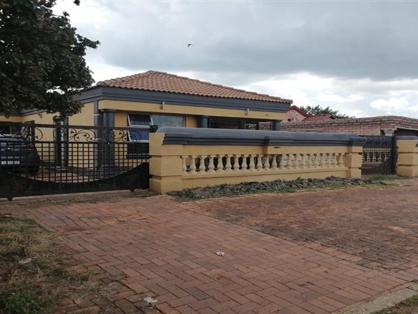 2 Bedroom House 2 Bedroom House