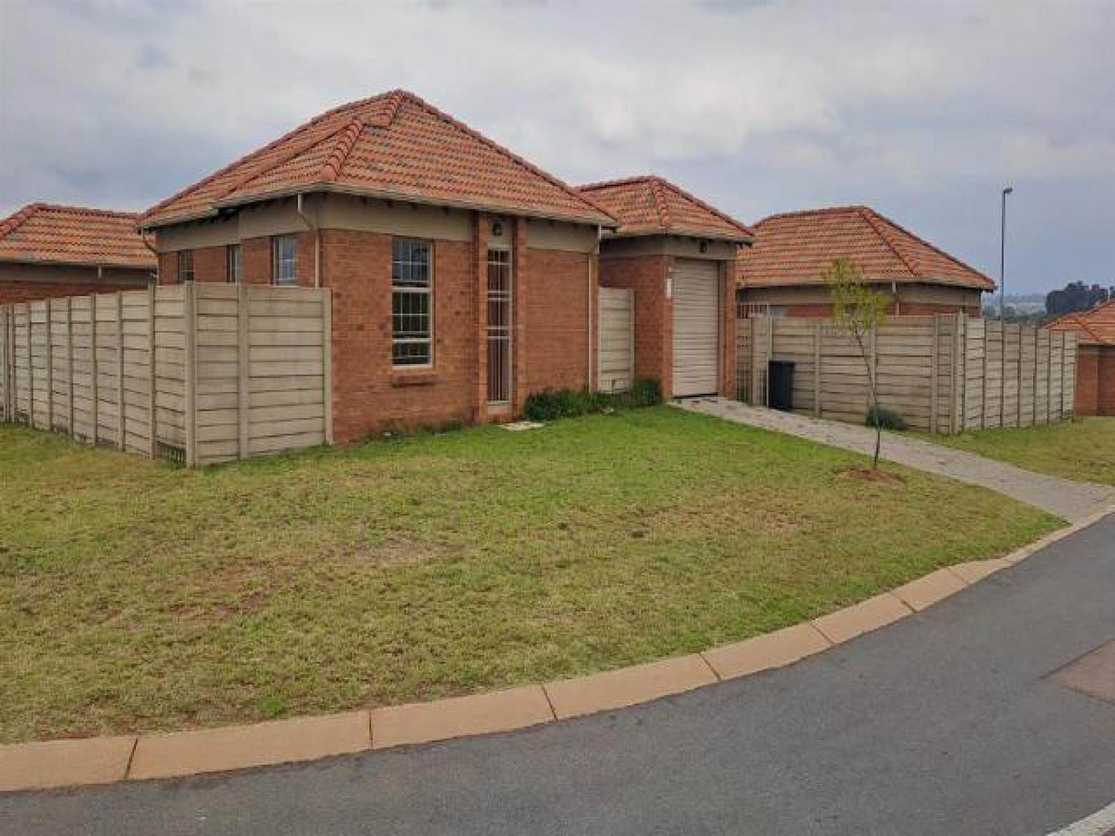 3 Bed House in Olievenhoutbosch photo number 25