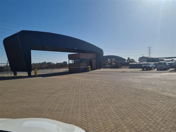 730  m² Industrial space