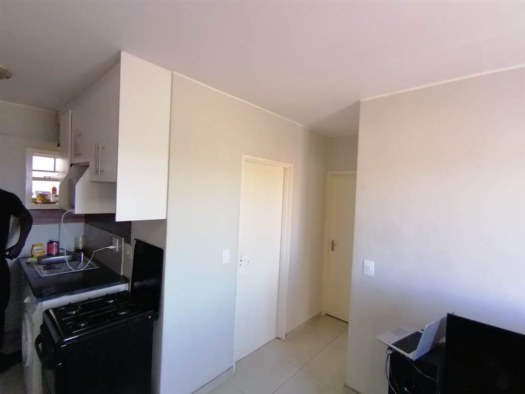 2 Bed Apartment in South Hills photo number 23