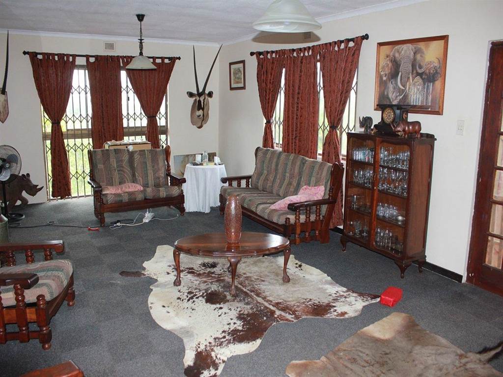4 Bed House in Mtwalume photo number 2