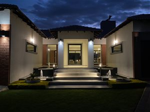 4 Bed House in Pebble Rock