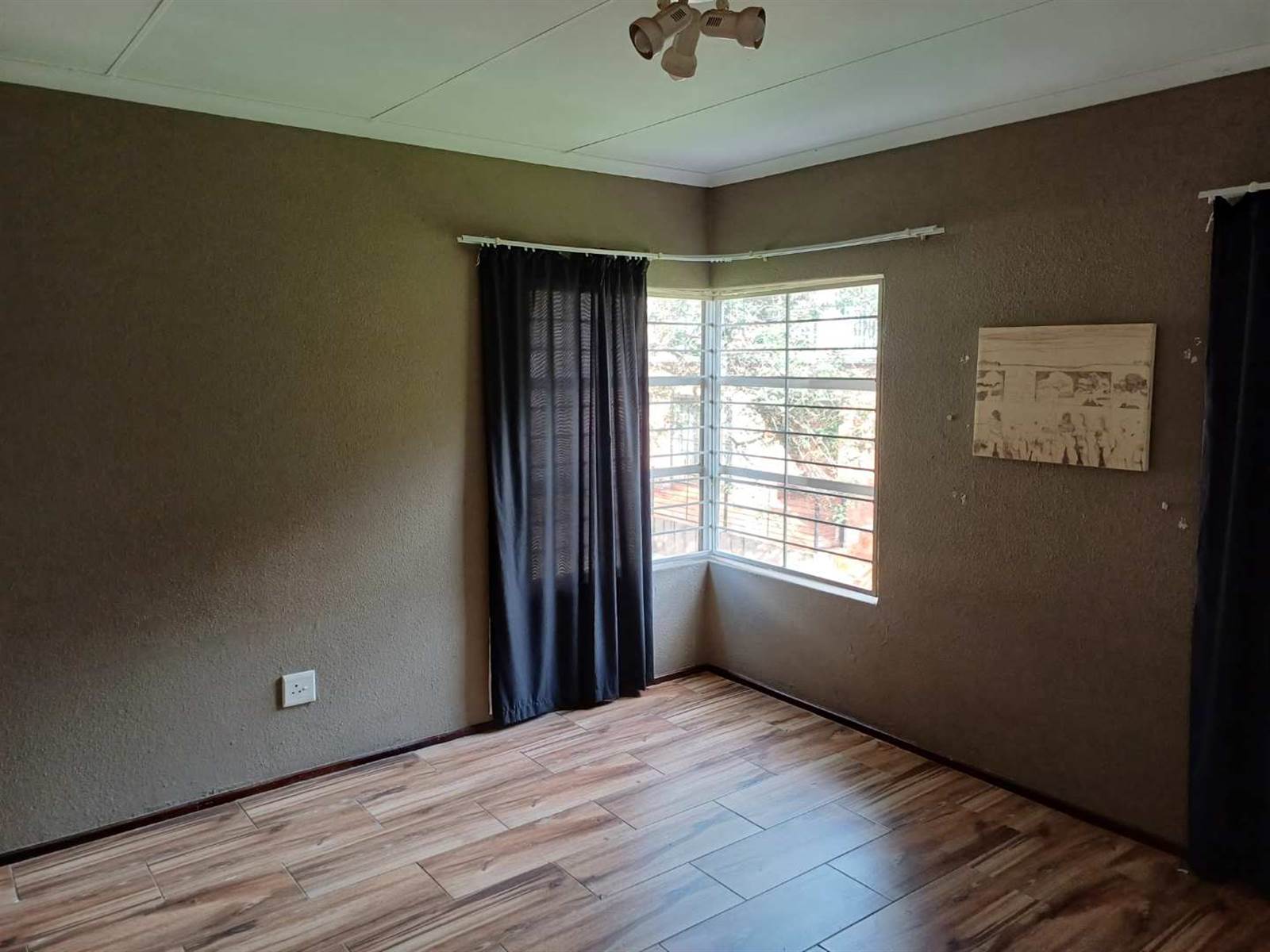 1 Bed Apartment in Ruimsig photo number 7