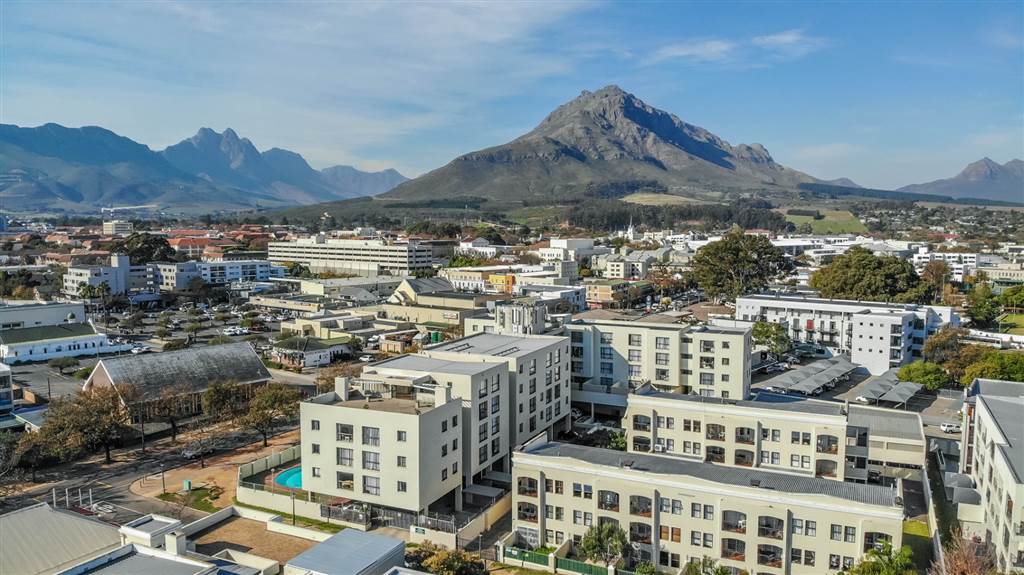 1 Bed Apartment in Stellenbosch Central photo number 14