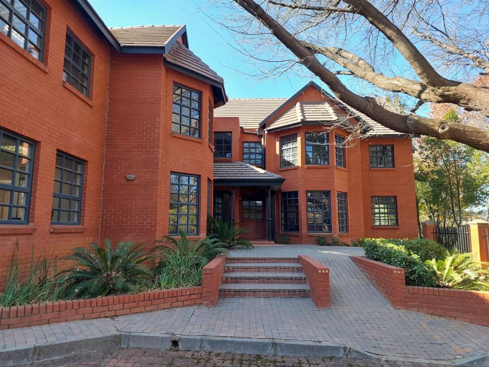 752  m² Office Space in Bryanston photo number 1