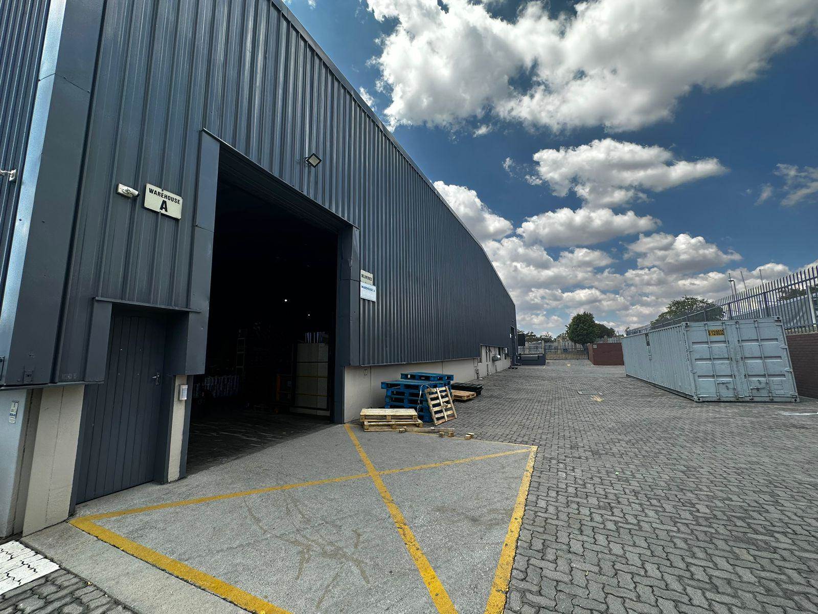1950  m² Industrial space in Glen Austin photo number 2