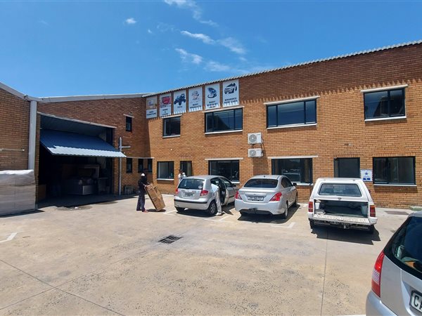 484  m² Industrial space