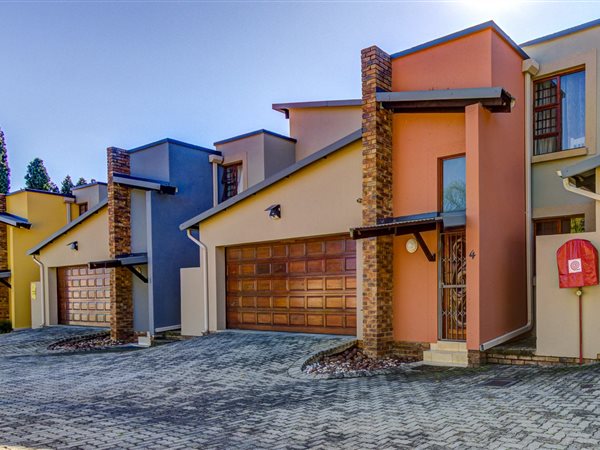 3 Bedroom Townhouse 3 Bedroom Townhouse