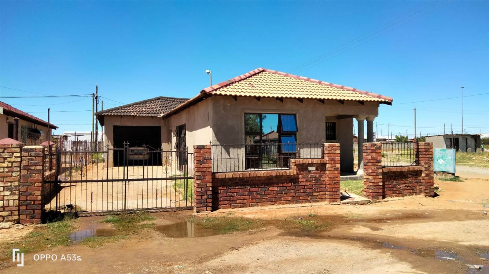 3 Bed House in Thabong photo number 1