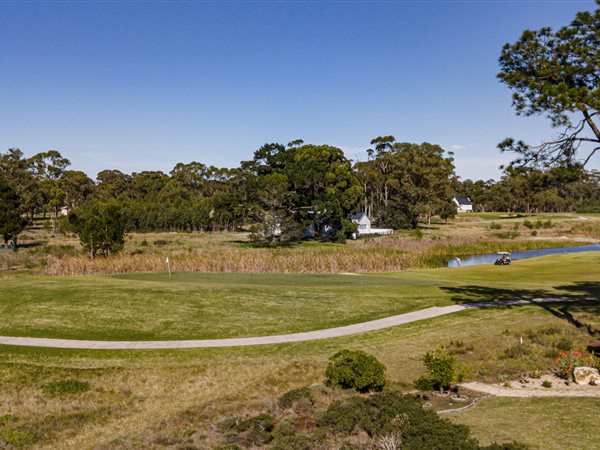 628 m² Land