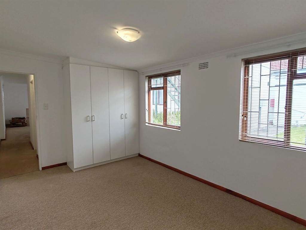 1 Bed Apartment in Fish Hoek photo number 13