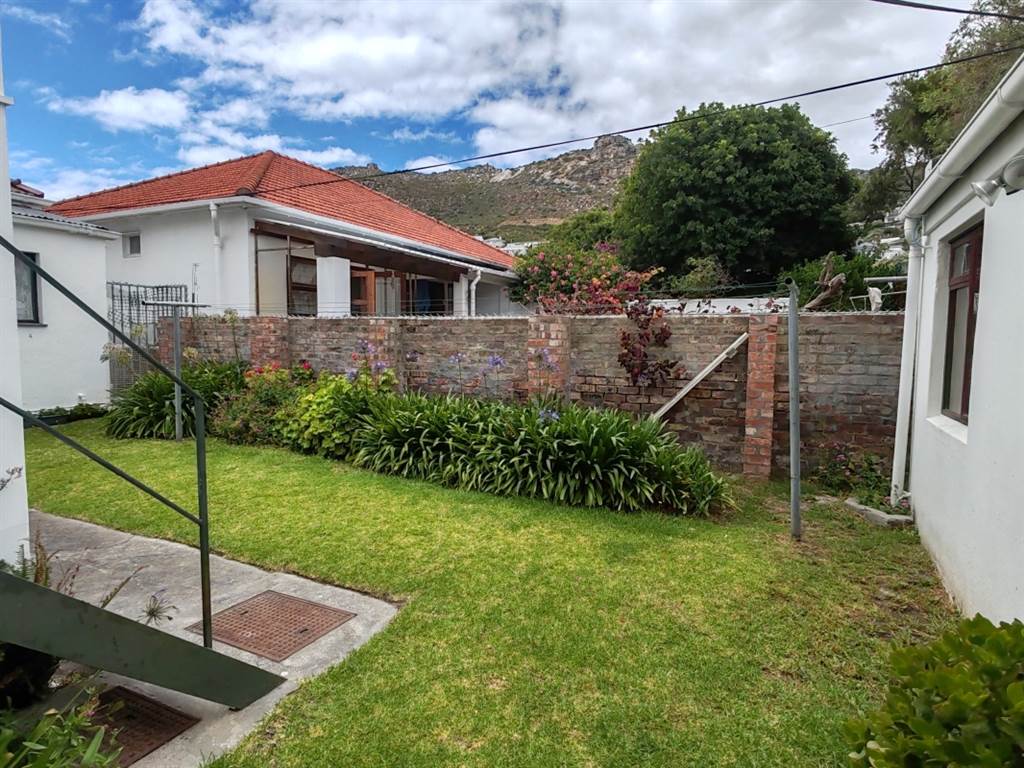 1 Bed Apartment in Fish Hoek photo number 18
