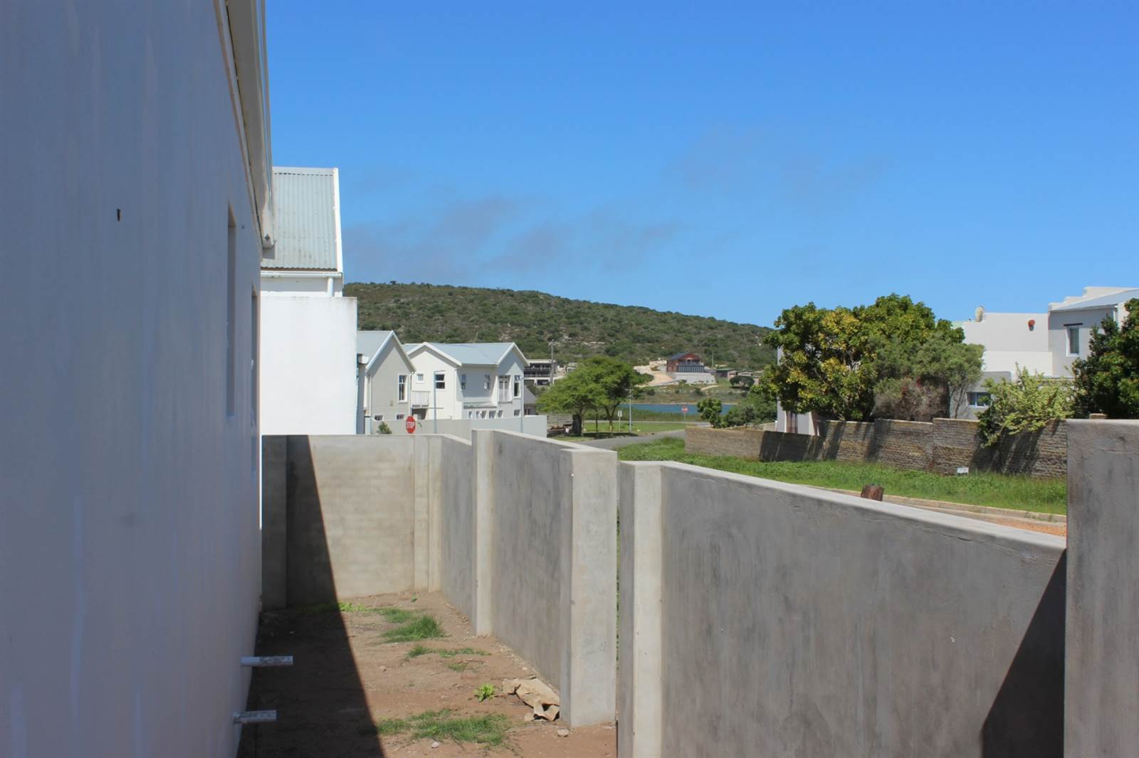 2 Bed House in Stilbaai photo number 2