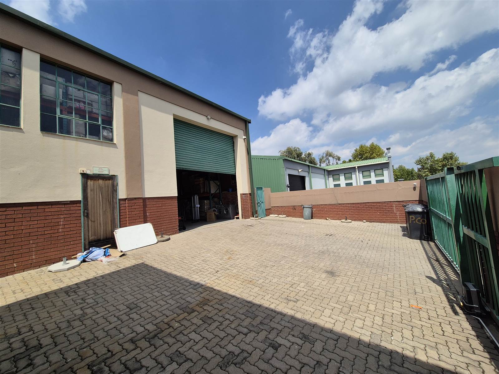 550  m² Industrial space in Linbro Park photo number 24