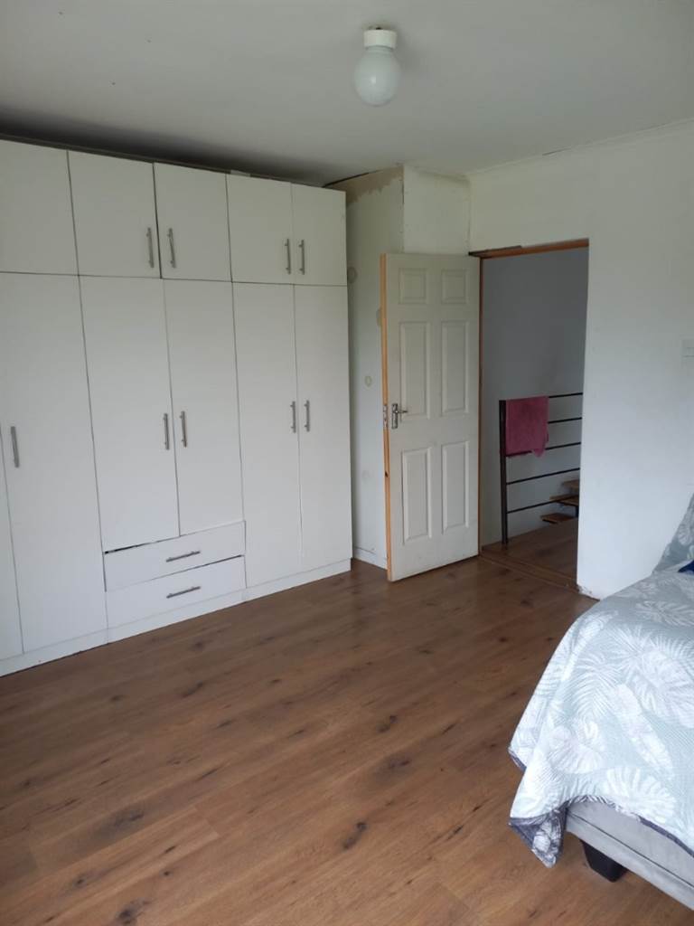2 Bed Apartment in Greenfields photo number 5