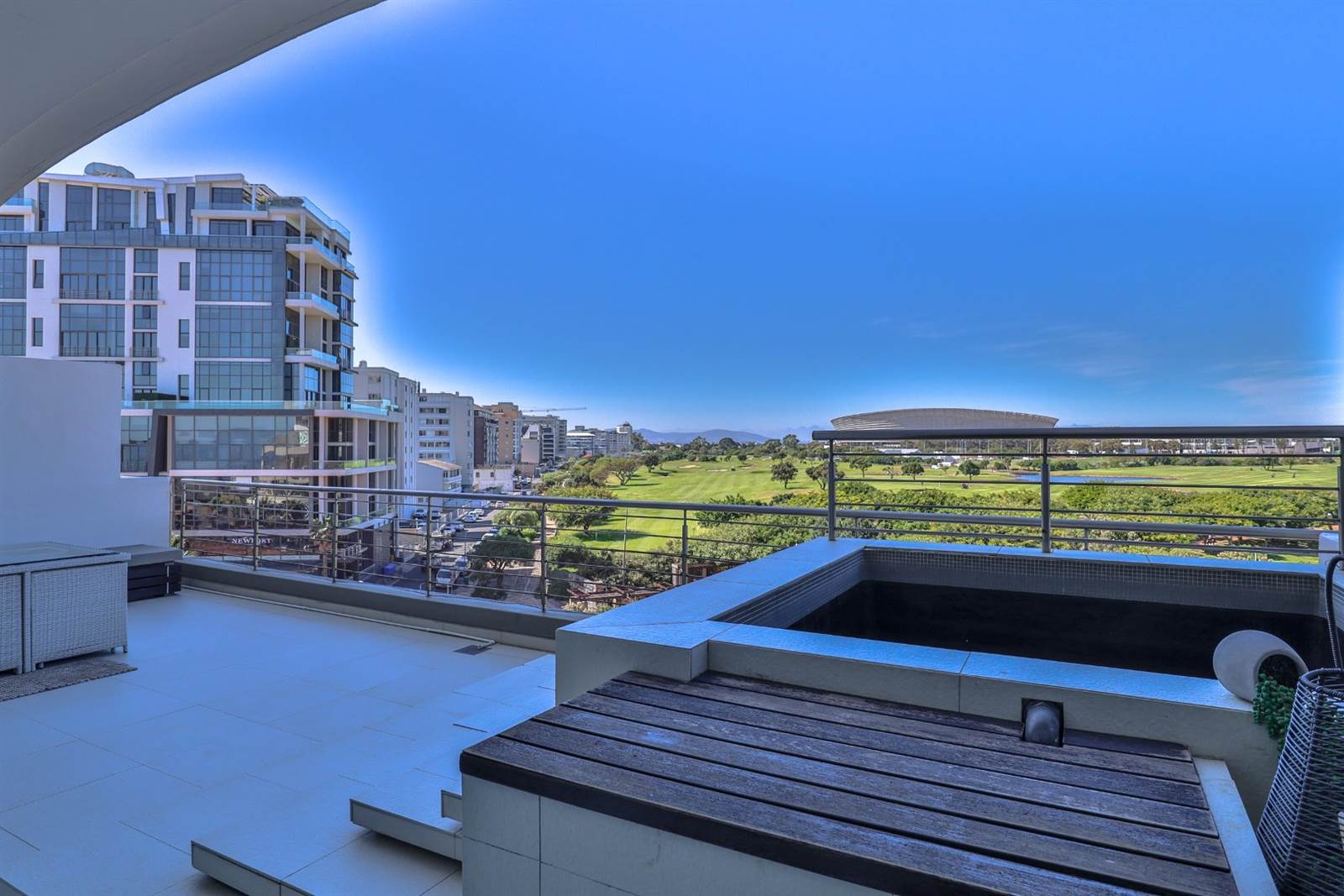 2 Bed Apartment in Mouille Point photo number 1