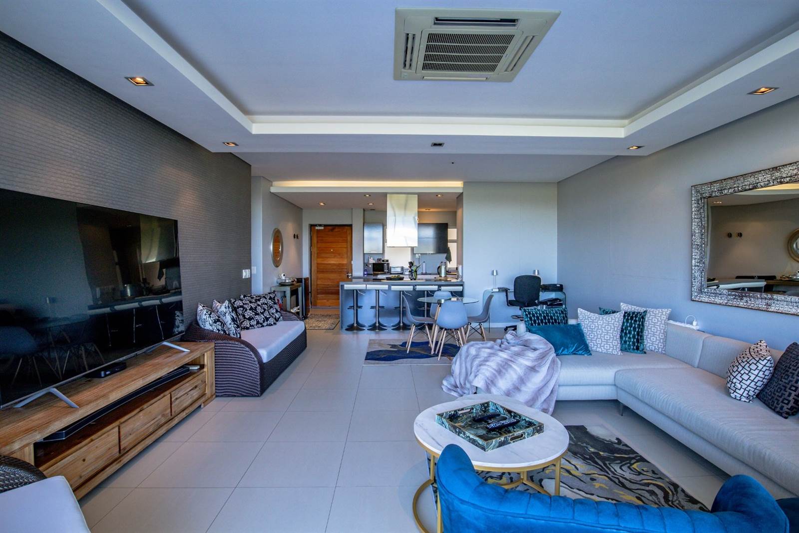 2 Bed Apartment in Mouille Point photo number 22