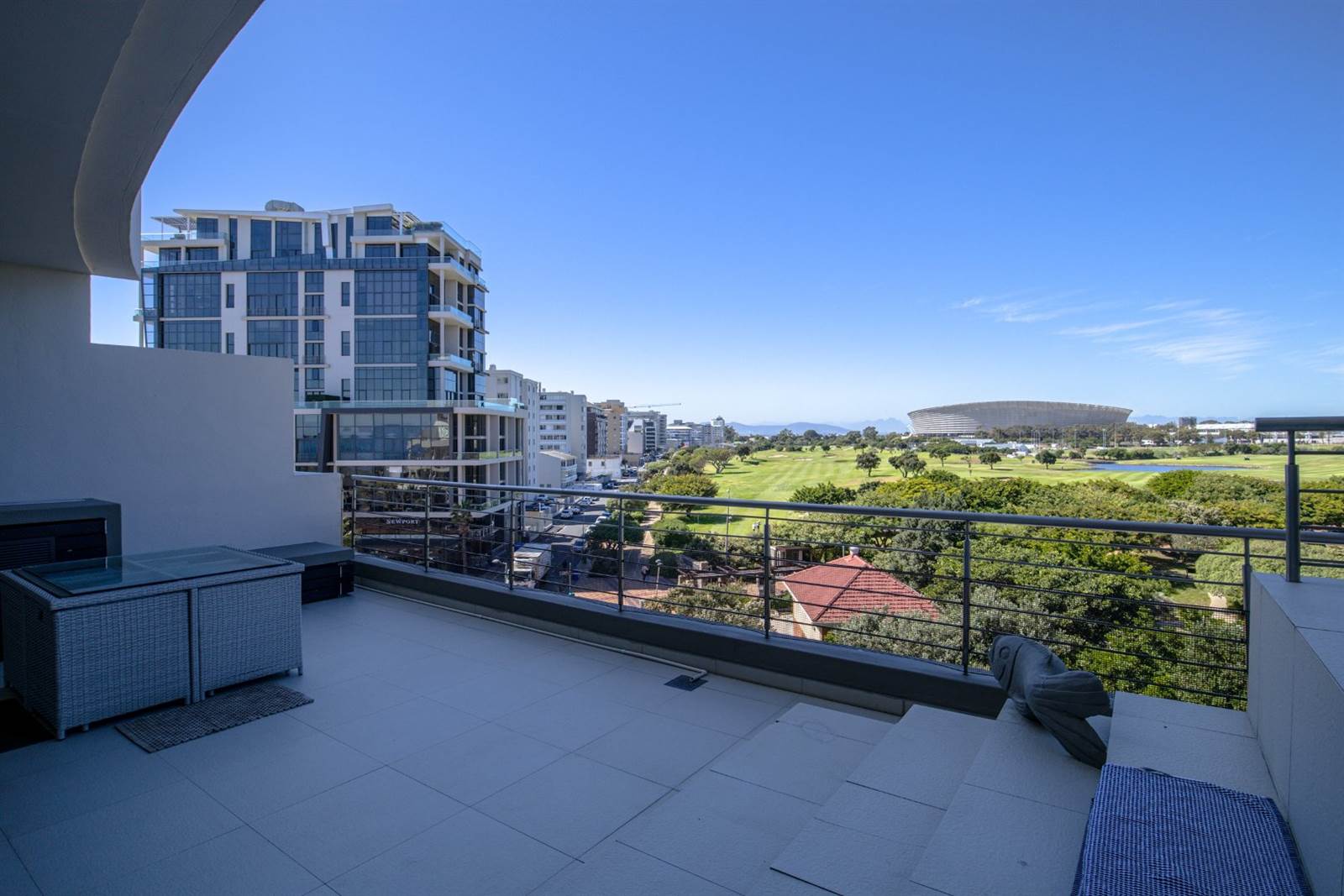 2 Bed Apartment in Mouille Point photo number 8